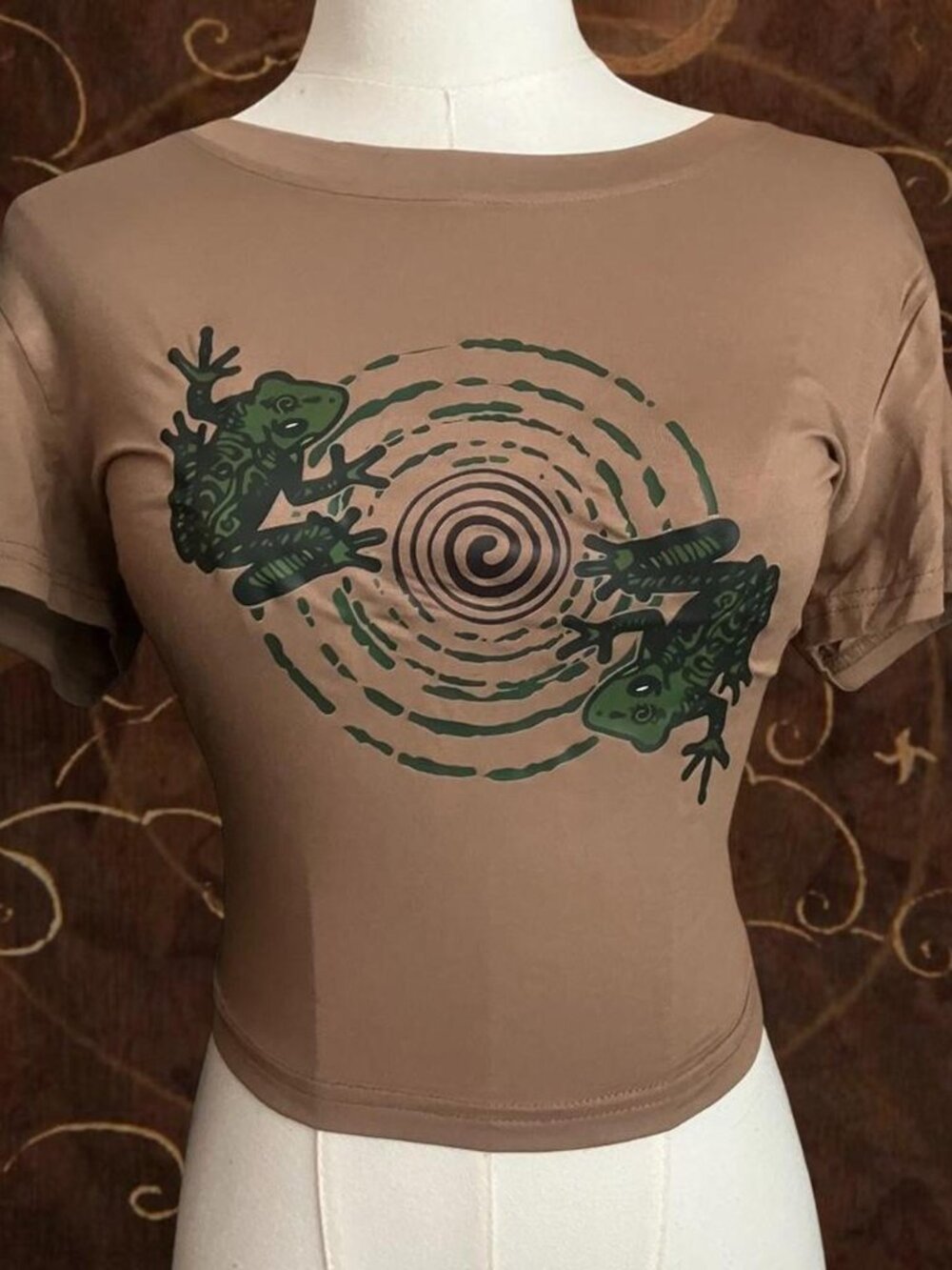Frog Swirl Graphic Top – Size Small
